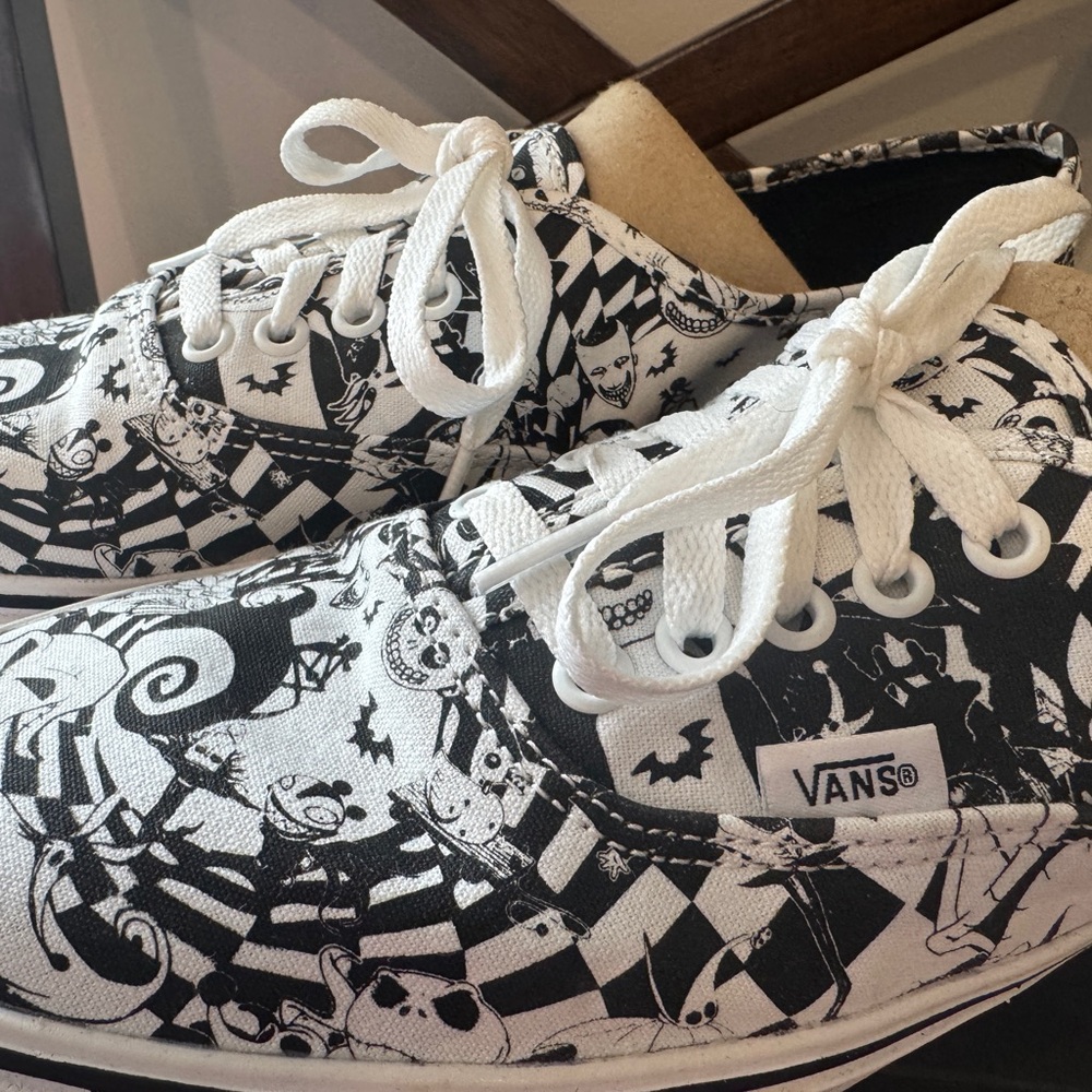Collectible Vans Tim Burtons Nightmare Before Christmas Low-Tops M10/W12 - Picture 3 of 6